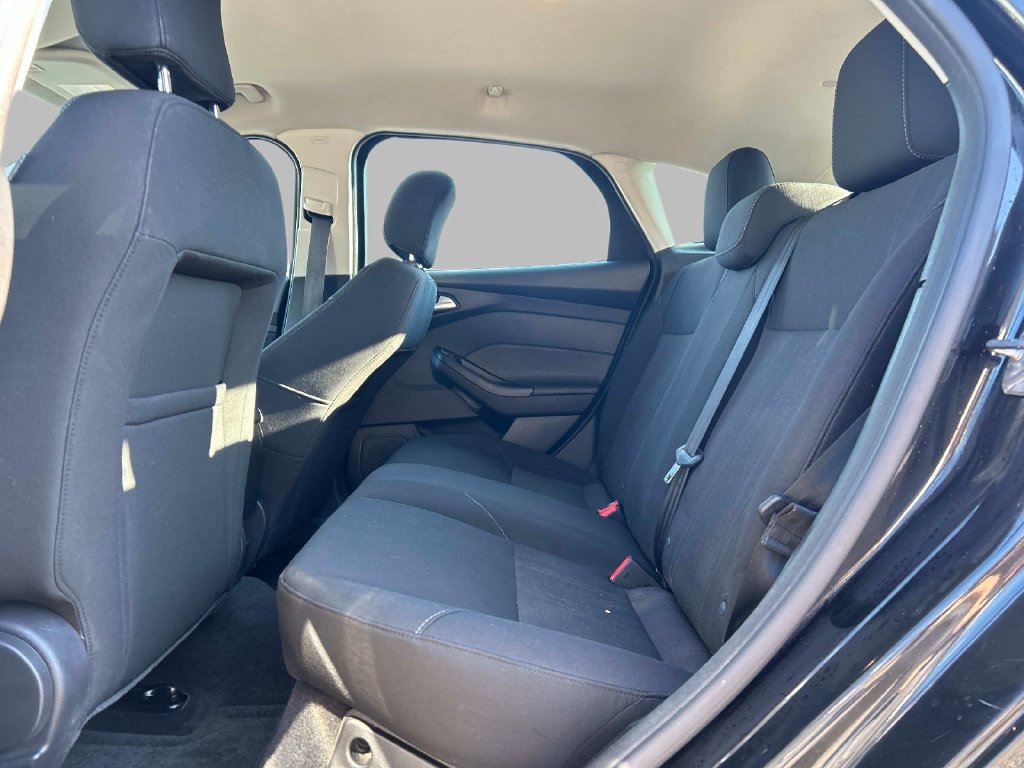 Used 2015 Ford Focus SE w/ SE Sport Package FWD image 16