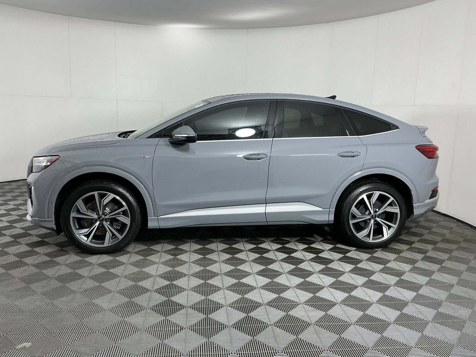 Used 2023 Audi Q4 e-tron Prestige AWD/4WD image 4