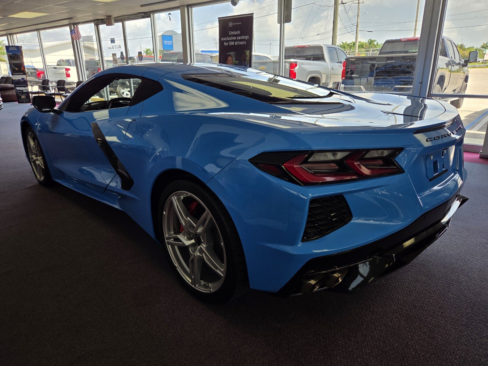 Certified 2023 Chevrolet Corvette Stingray Coupe w/ 1LT RWD image 3