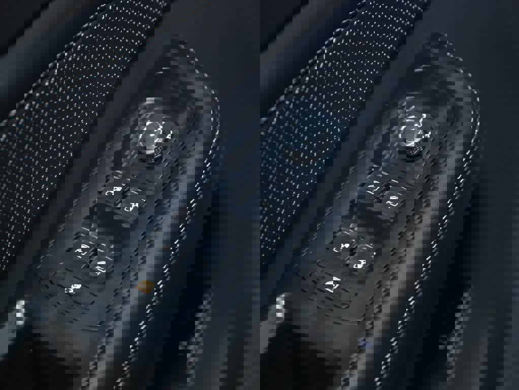 Used 2024 Volkswagen Atlas Cross Sport SE image 16