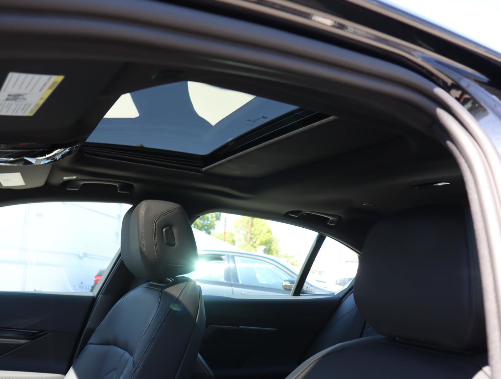 New 2025 BMW i5 M60 w/ Premium Package image 21