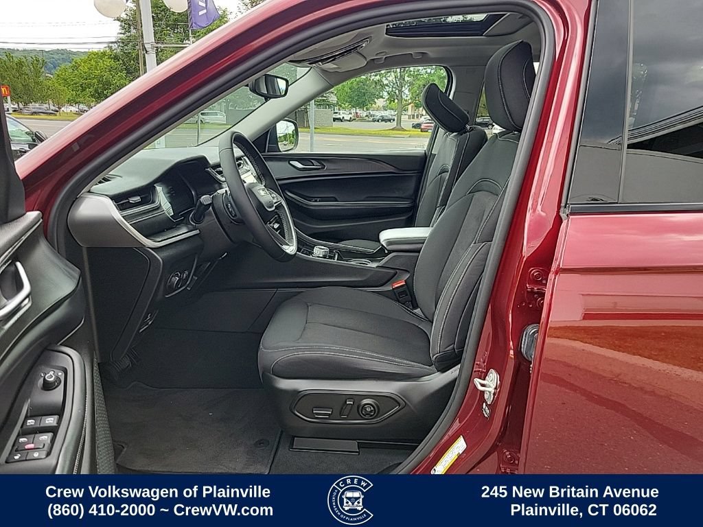 Used 2024 Jeep Grand Cherokee Laredo X AWD/4WD image 14