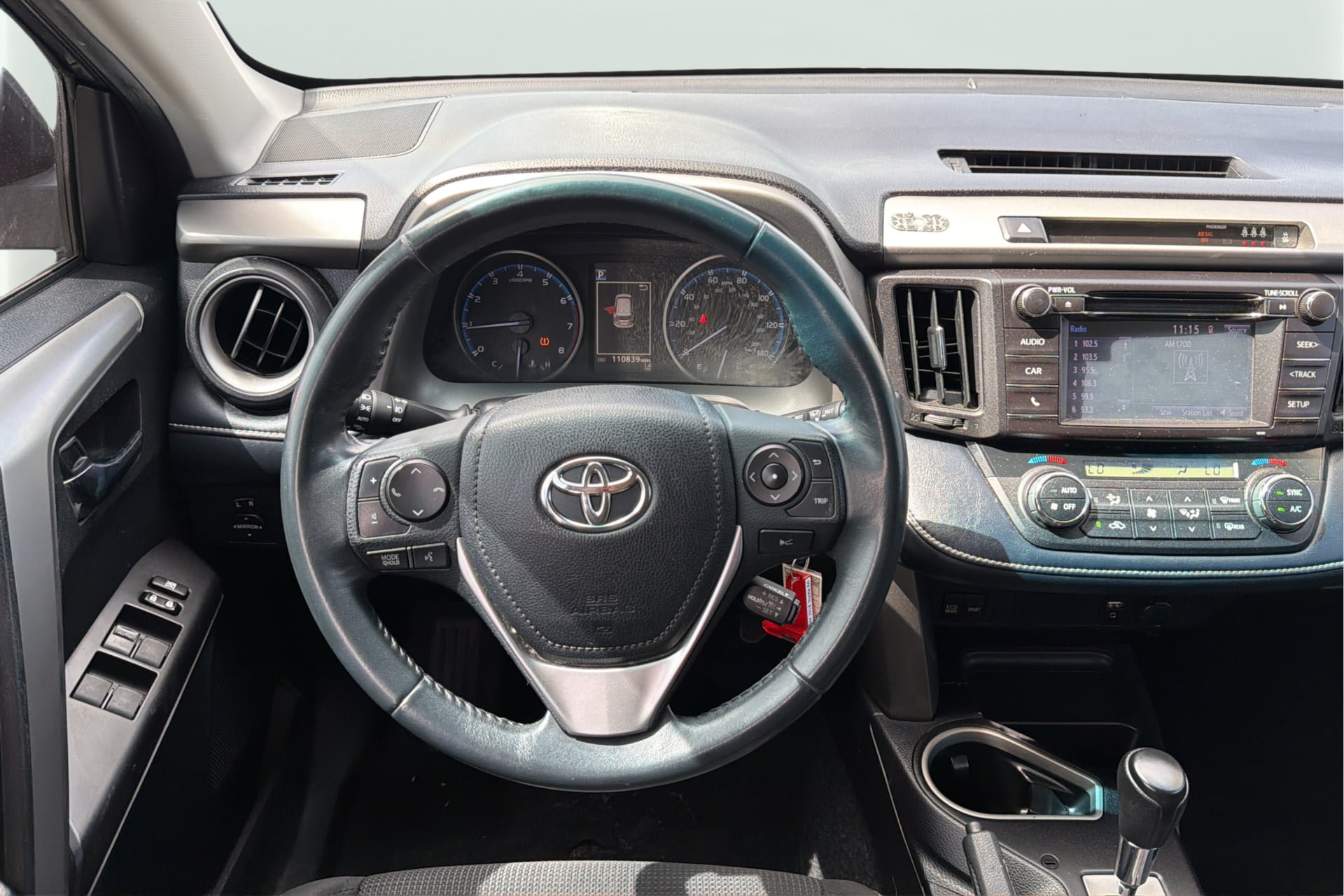 Used 2018 Toyota RAV4 XLE FWD image 16