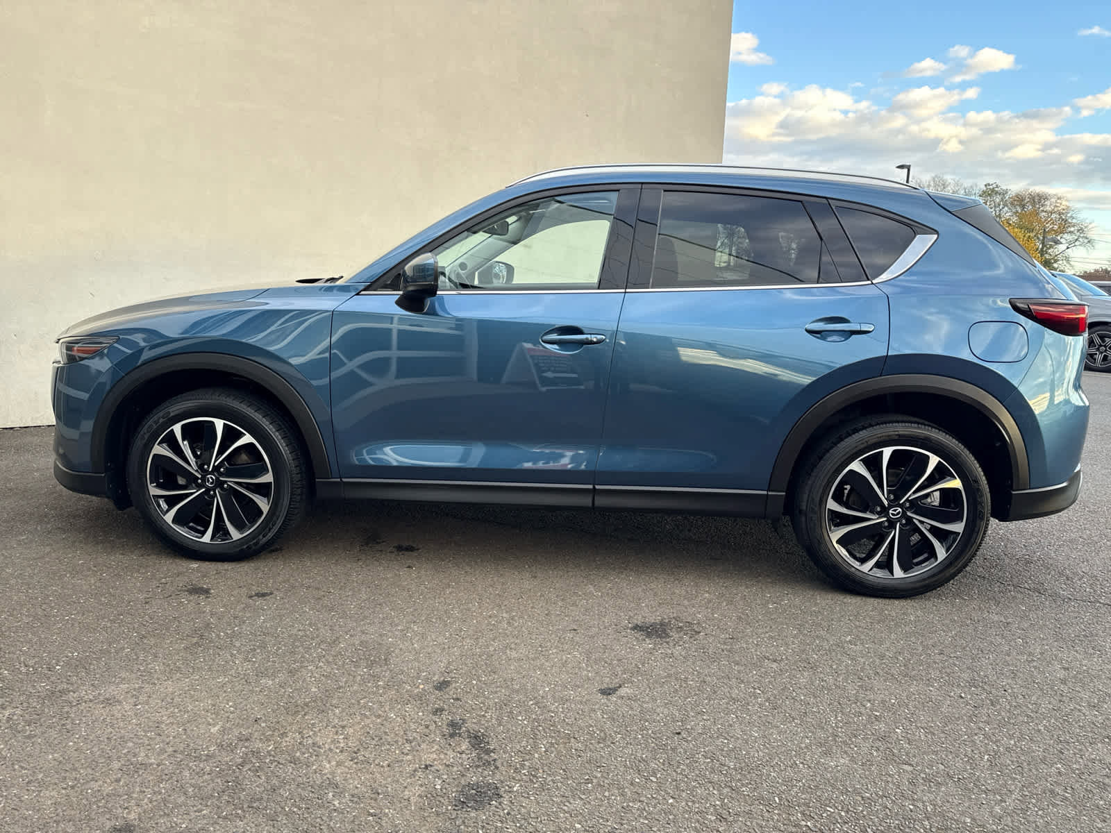 Certified 2023 MAZDA CX-5 AWD 2.5 S w/ Premium Plus Pkg image 3