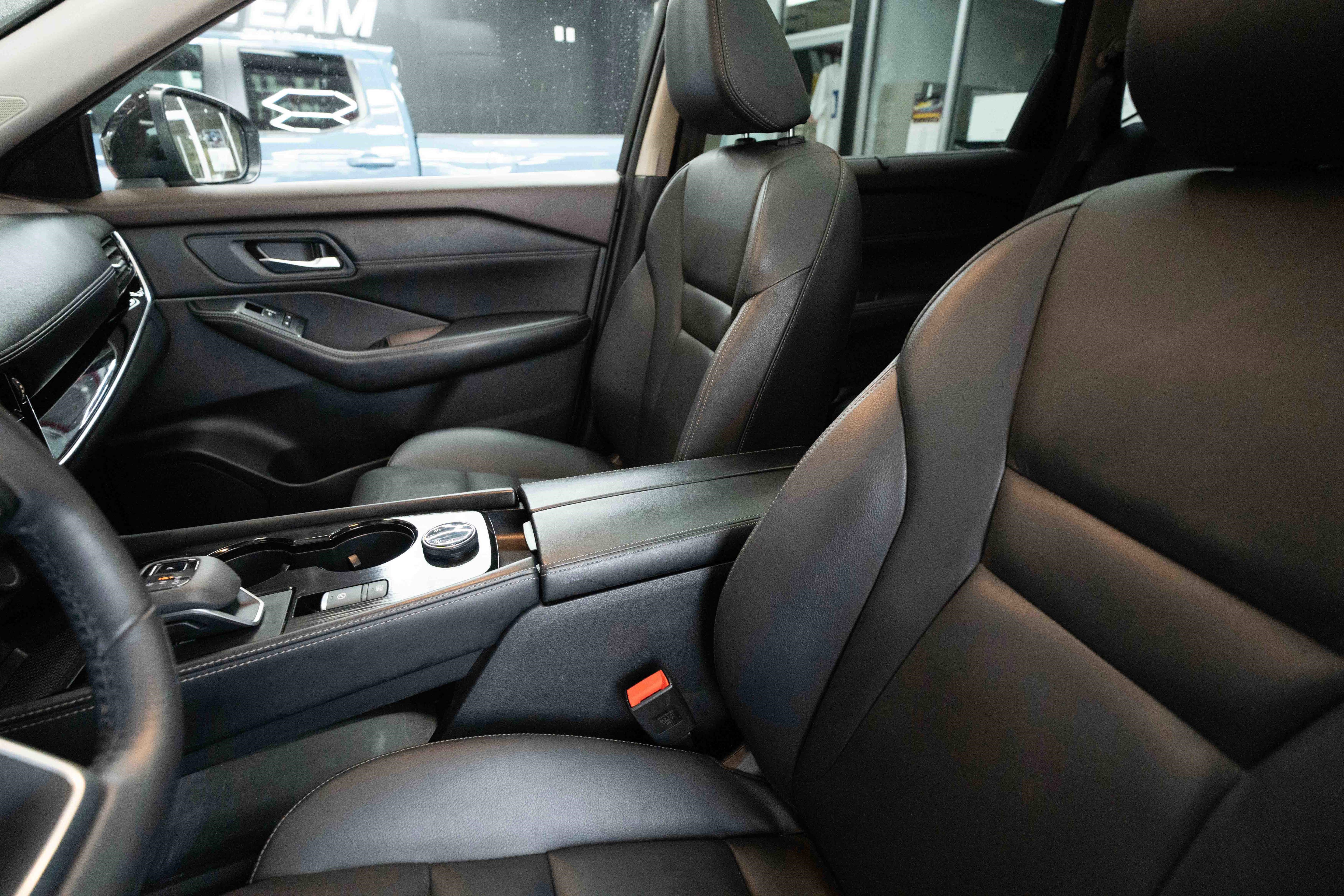 Used 2023 Nissan Rogue SL w/ SL Premium Package image 10