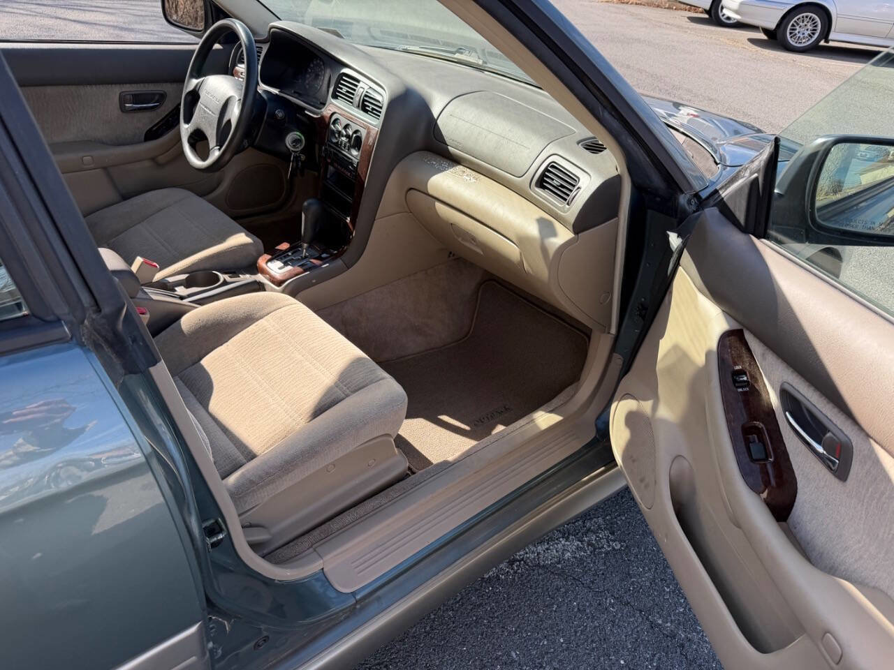 Used 2002 Subaru Outback Wagon image 9