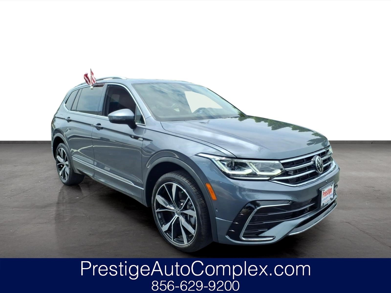 Certified 2023 Volkswagen Tiguan SEL R-Line AWD/4WD image 1