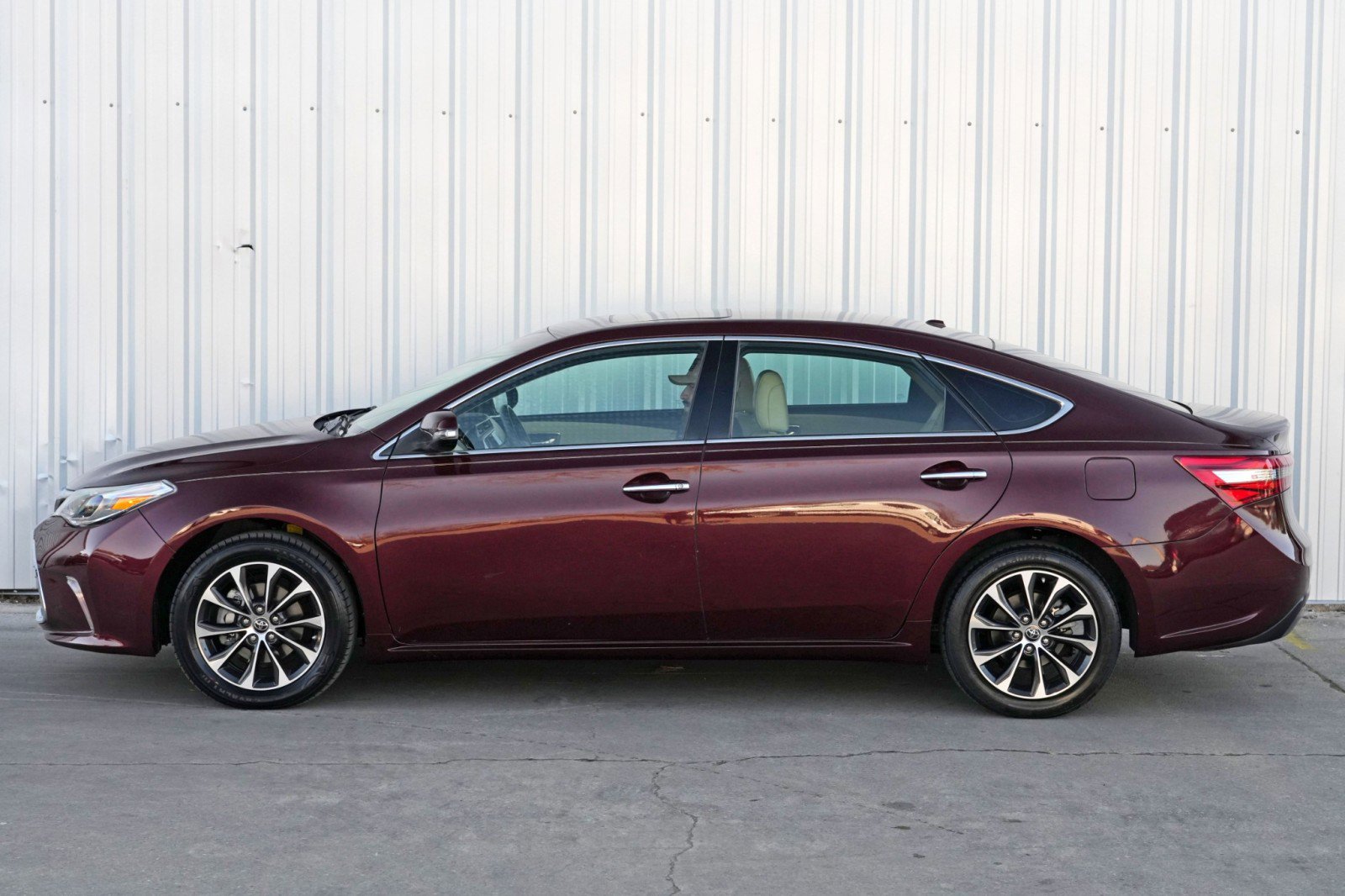 Used 2018 Toyota Avalon XLE Premium image 50