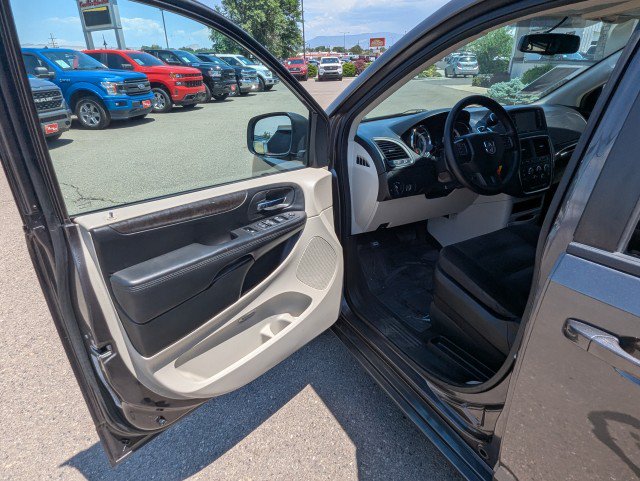 Used 2018 Dodge Grand Caravan SE w/ UConnect Hands-Free Group FWD image 8