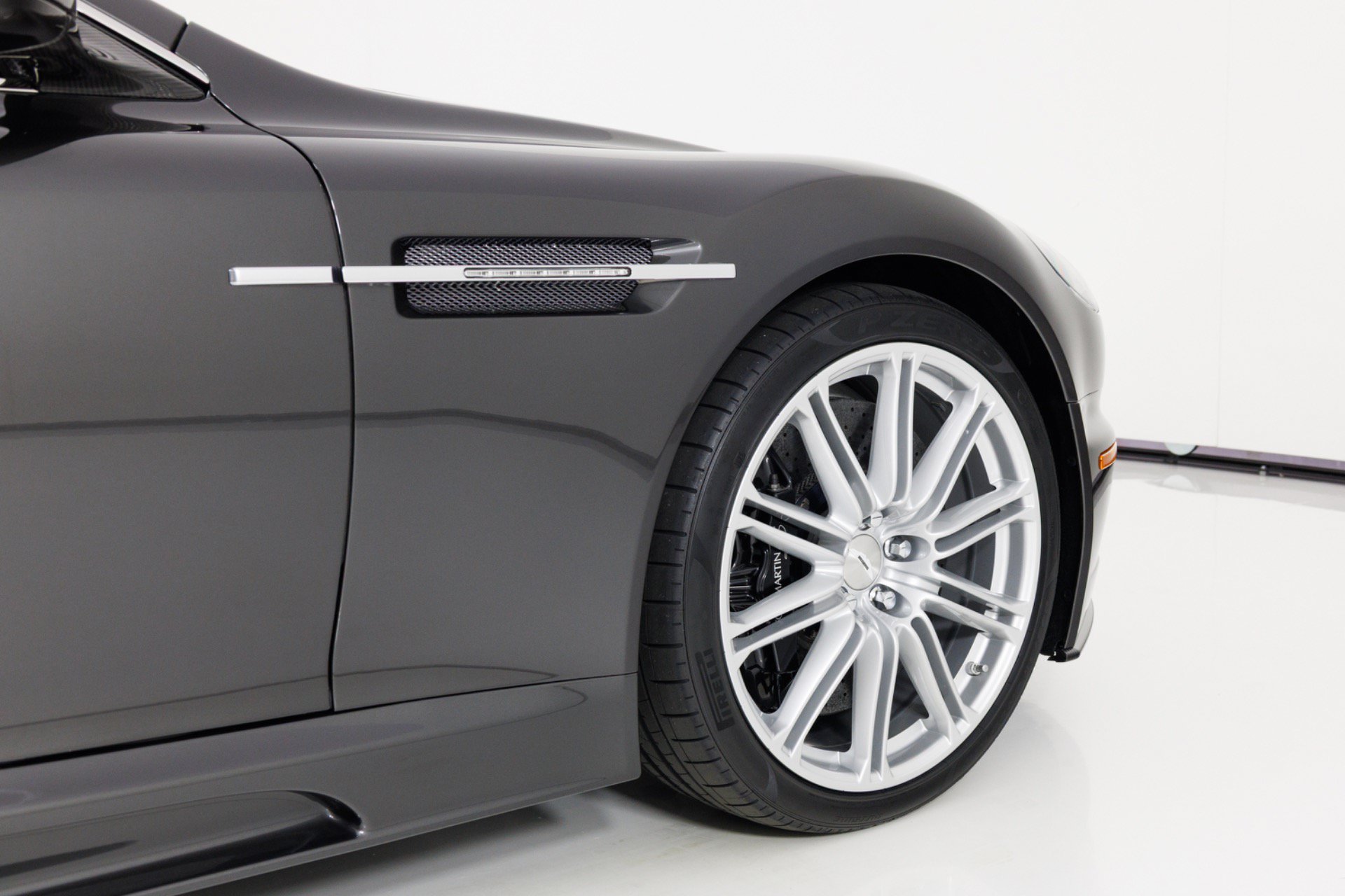 Used 2011 Aston Martin DBS Coupe RWD image 45