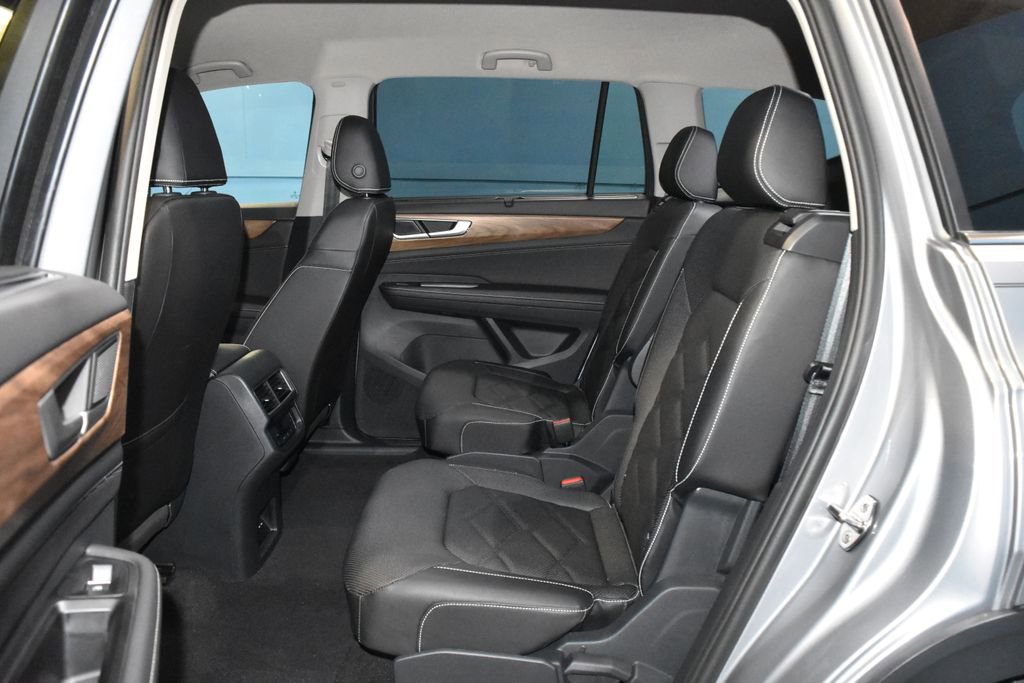 Certified 2025 Volkswagen Atlas SE image 16