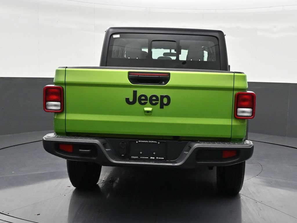 Used 2025 Jeep Gladiator Sport AWD/4WD image 4