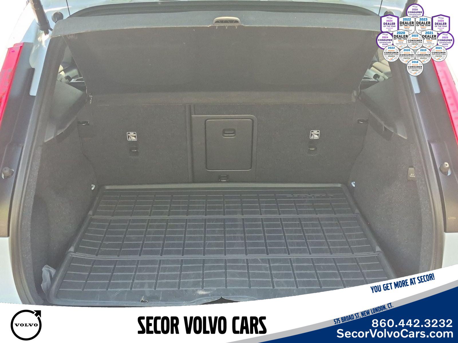 Used 2026 Volvo XC40 B5 Plus AWD/4WD image 7