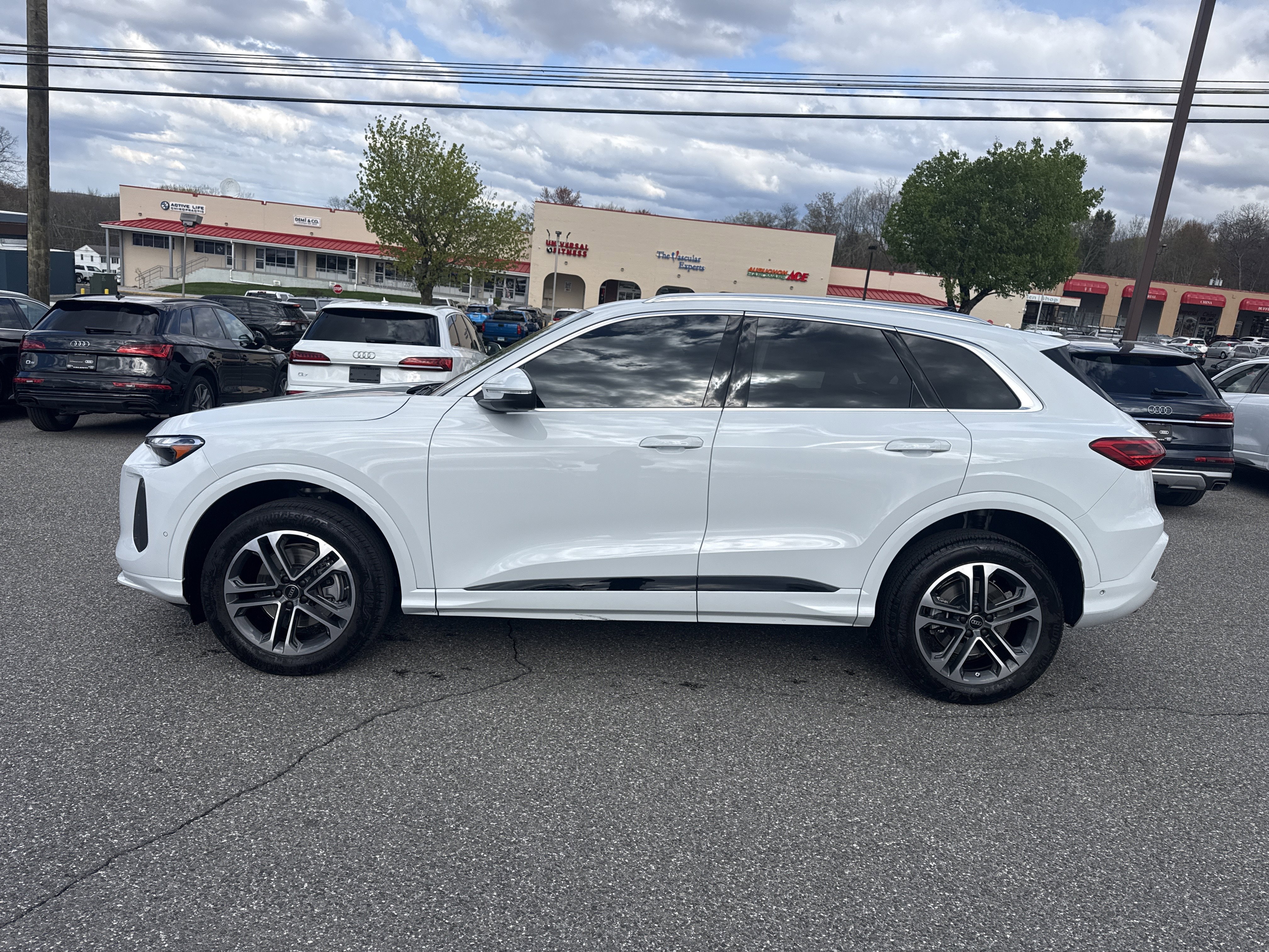 Certified 2025 Audi Q5 Premium w/ Convenience Package AWD/4WD image 4