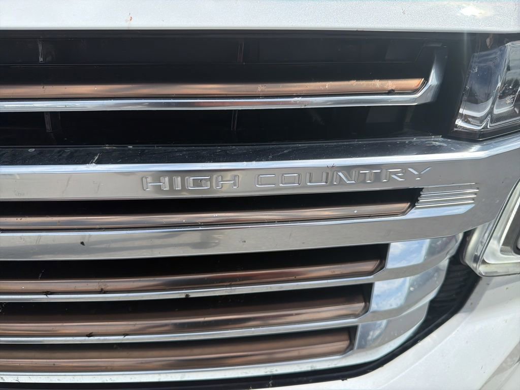 Used 2022 Chevrolet Suburban High Country AWD/4WD image 16