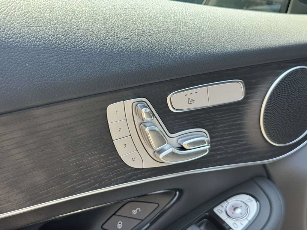 Used 2022 Mercedes-Benz GLC 300 4MATIC image 17
