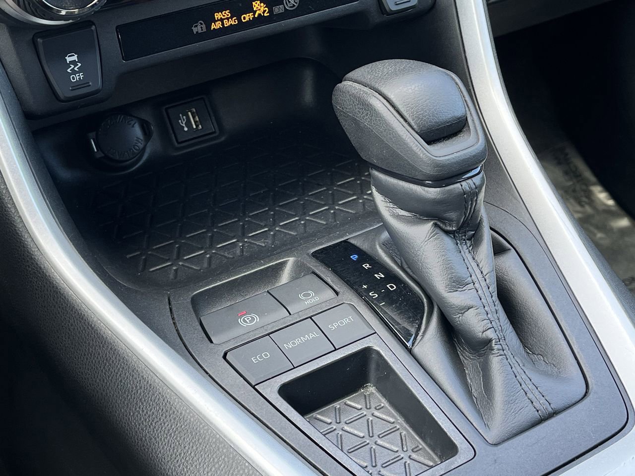 Used 2024 Toyota RAV4 XLE image 16