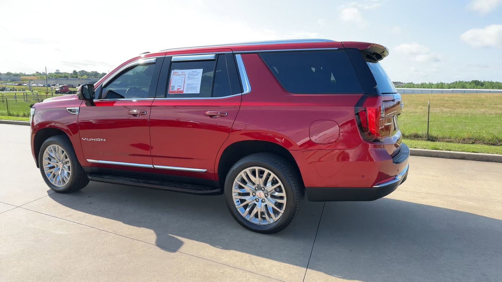 Used 2025 GMC Yukon Elevation AWD/4WD image 7