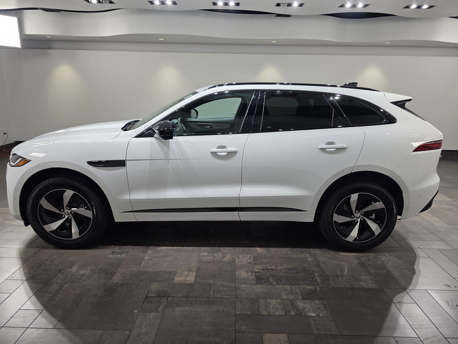 New 2026 Jaguar F-PACE R-Dynamic S AWD/4WD image 3