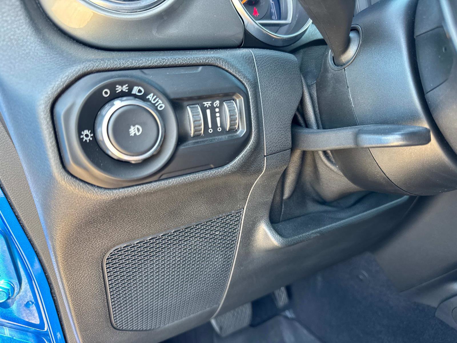 Used 2021 Jeep Wrangler Unlimited Sahara AWD/4WD image 32