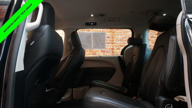 Used 2019 Chrysler Pacifica Touring-L w/ Advanced Safetytec Group image 31