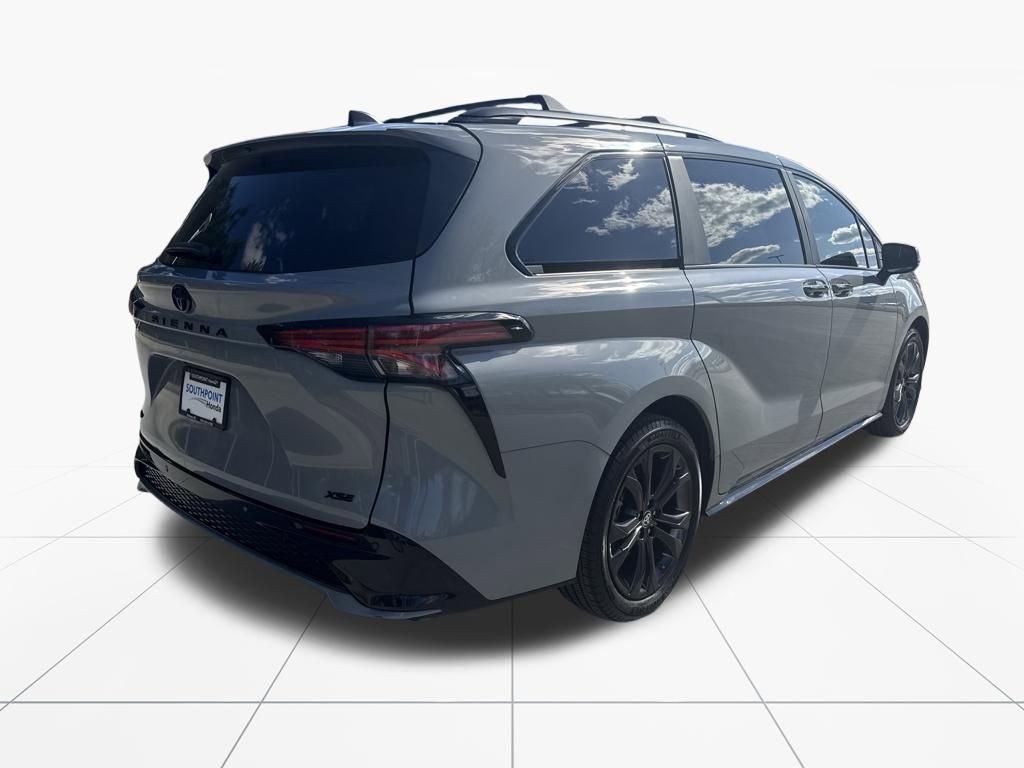 Used 2025 Toyota Sienna XSE w/ XSE Plus Package image 9