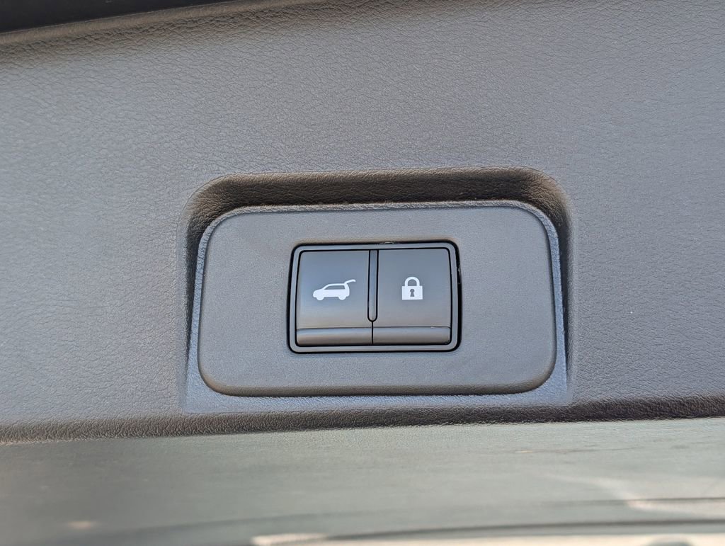 Used 2025 Nissan Rogue SV AWD/4WD image 17