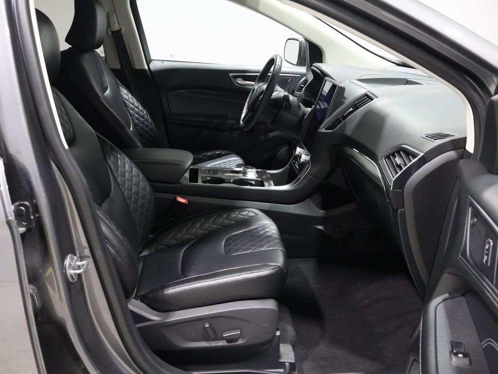Used 2024 Ford Edge Titanium image 25