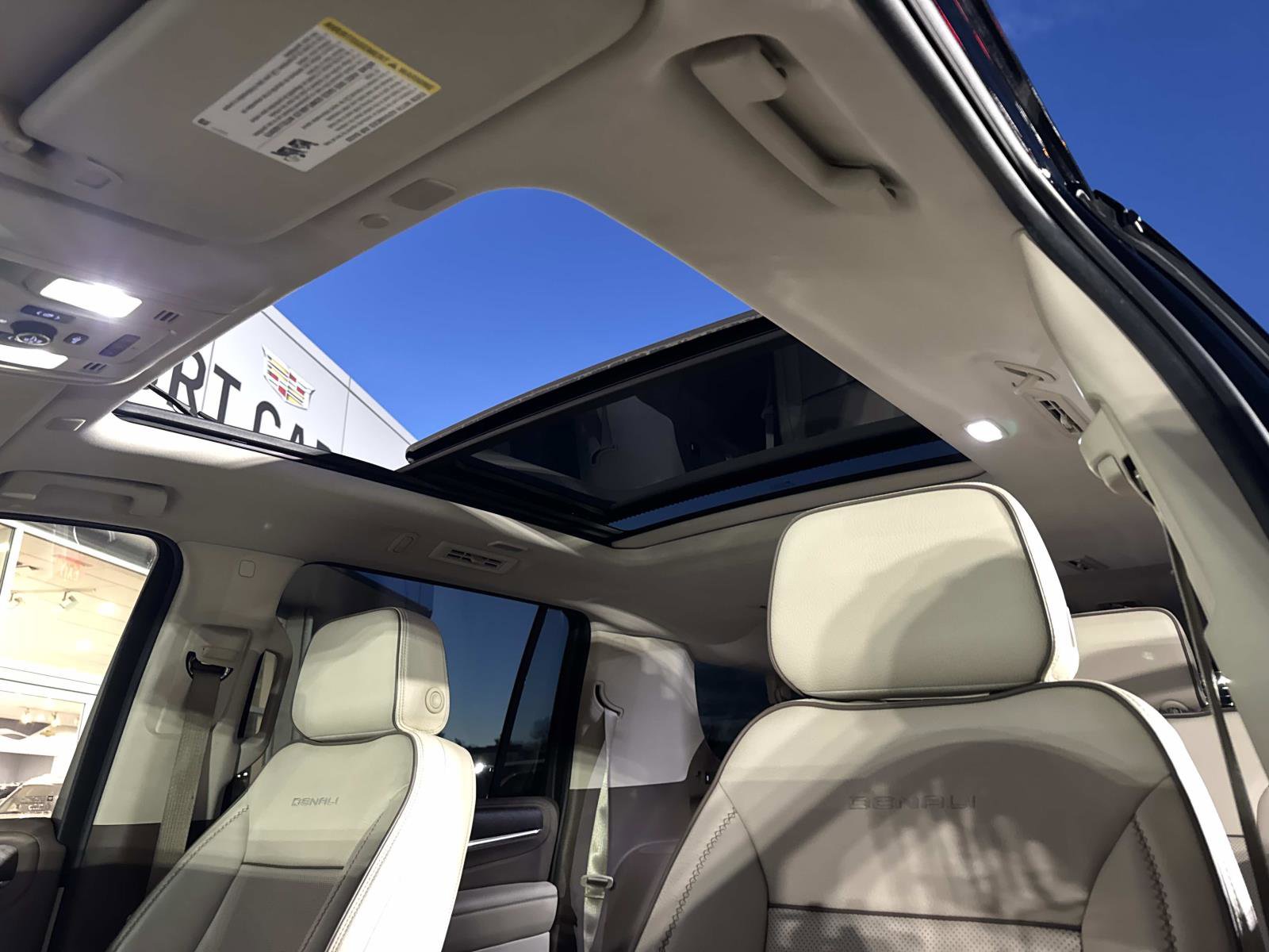 Used 2021 GMC Yukon XL Denali image 30