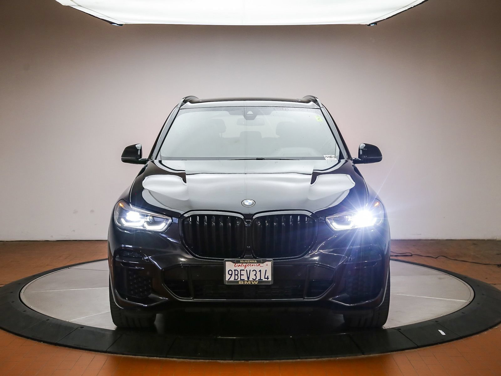 Used 2022 BMW X5 sDrive40i w/ M Sport Package RWD image 2