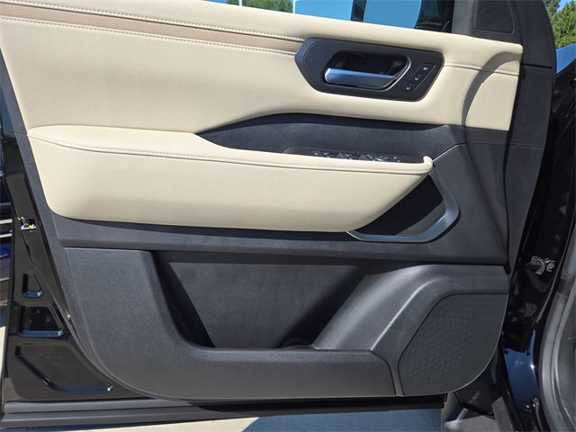 New 2026 Nissan Armada Platinum image 11