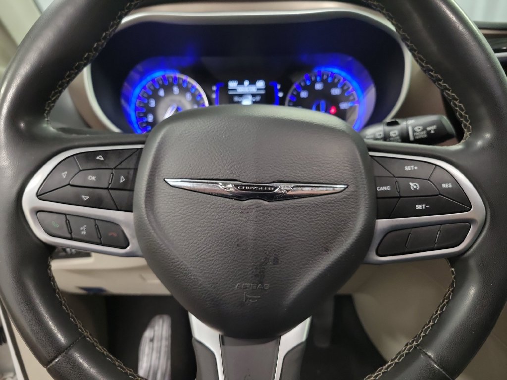 Used 2022 Chrysler Voyager LX FWD image 23
