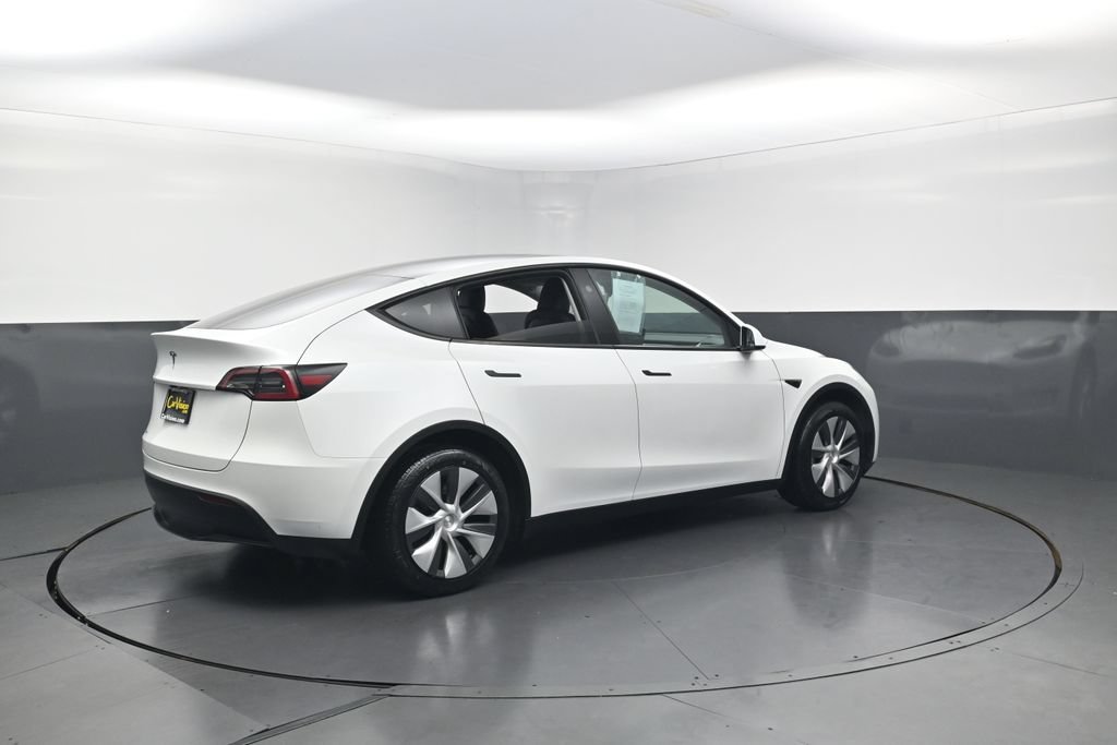 Used 2024 Tesla Model Y 2WD image 36