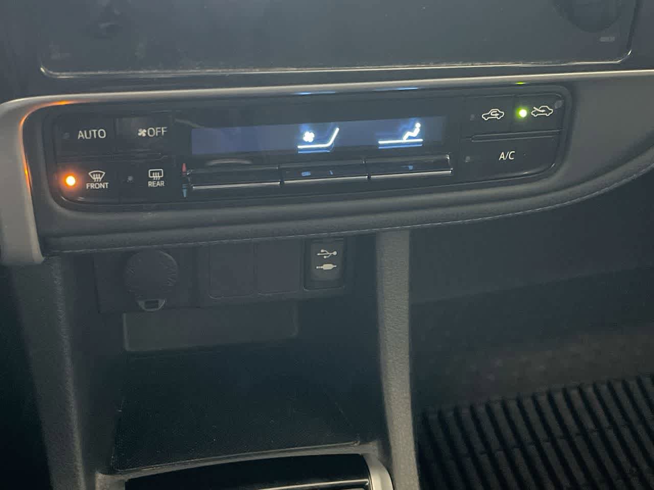 Used 2018 Toyota Corolla SE FWD image 18