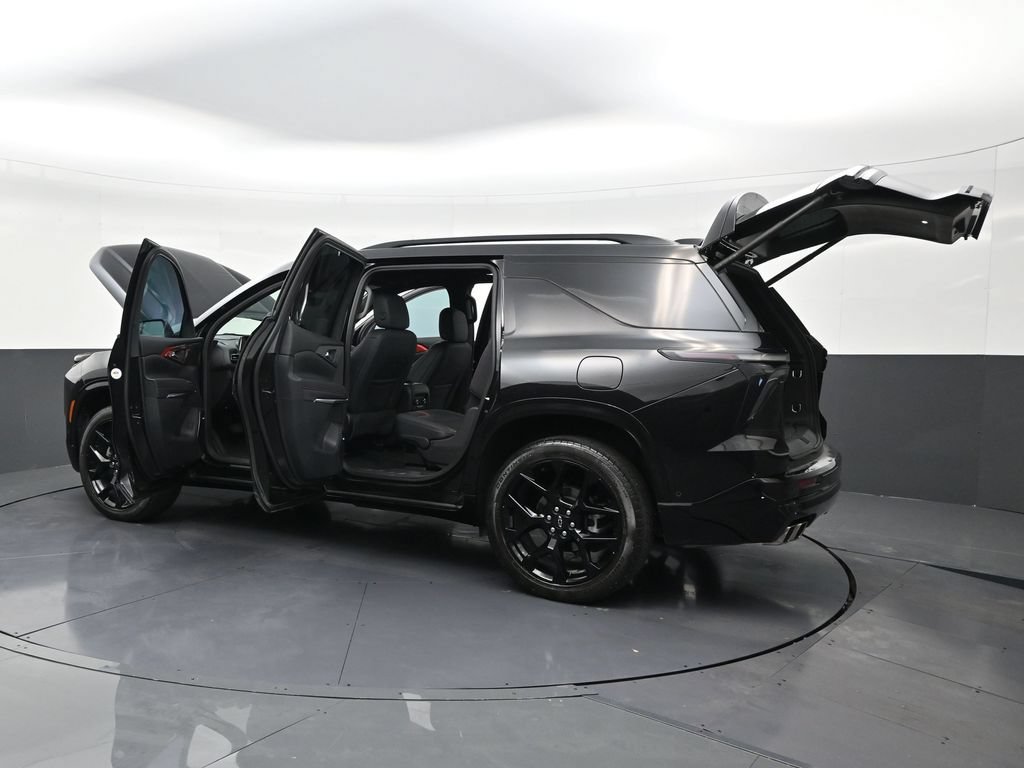 Used 2024 Chevrolet Traverse RS FWD image 28