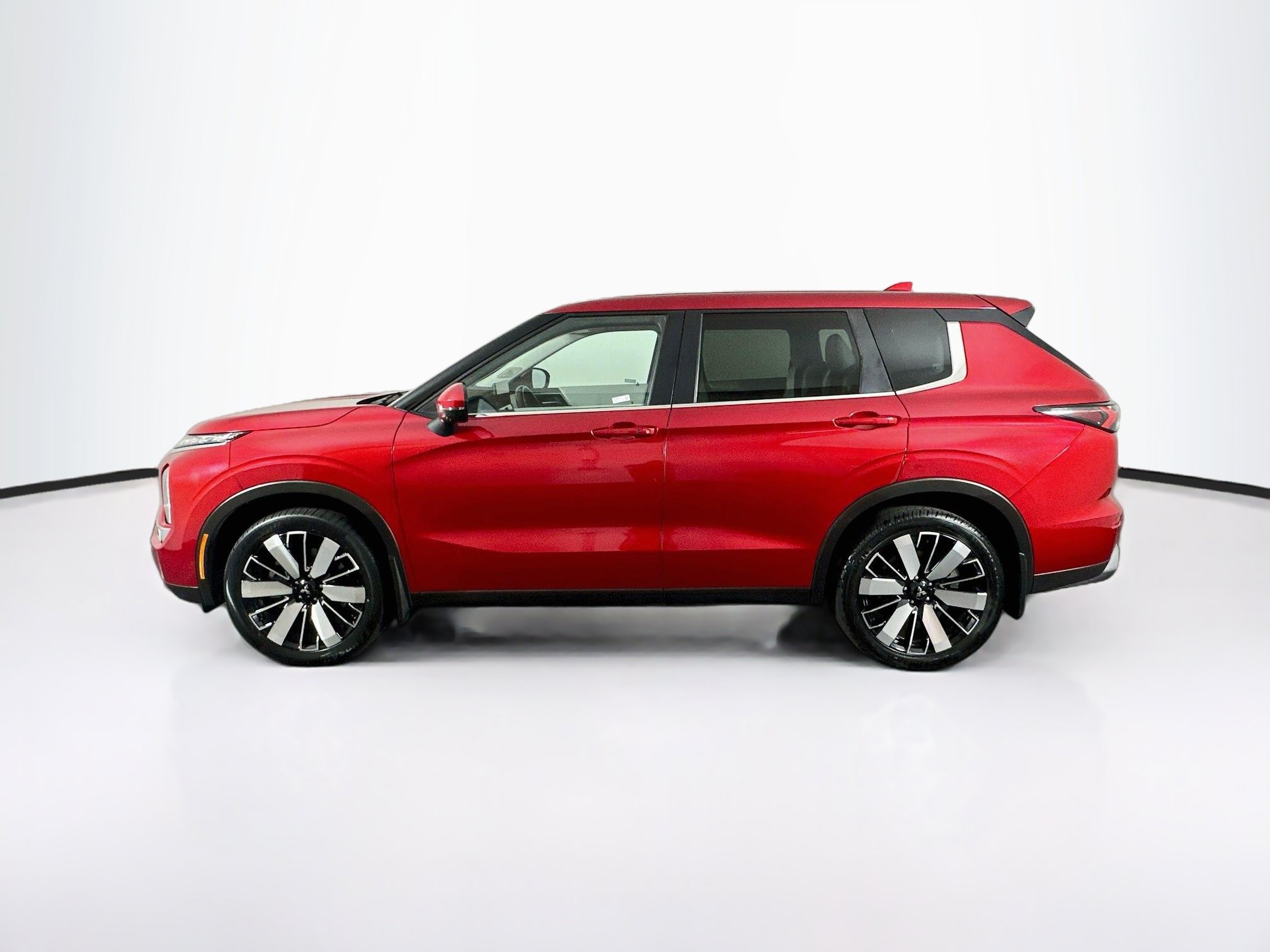 Used 2025 Mitsubishi Outlander SE FWD image 4
