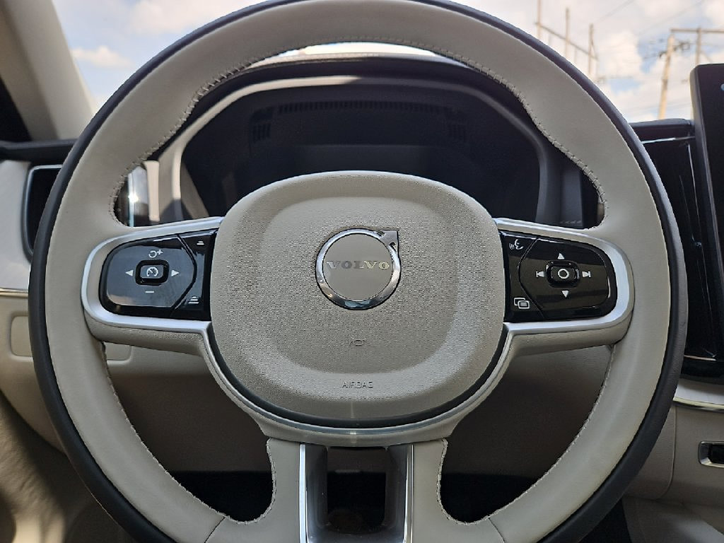 Used 2026 Volvo XC60 B5 Ultra w/ Protection Package Premier AWD/4WD image 30
