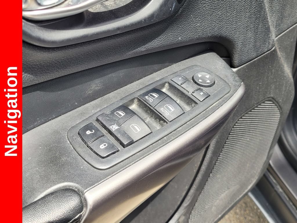 Used 2019 Jeep Cherokee Limited w/ Luxury Group FWD image 16
