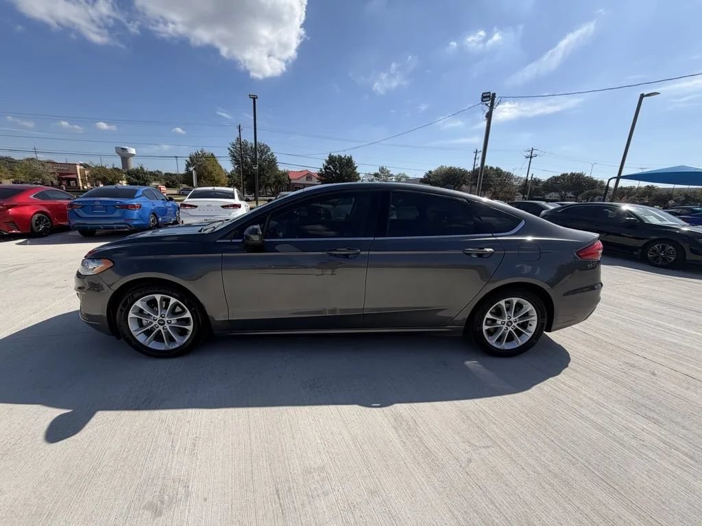 Used 2020 Ford Fusion SE FWD image 2