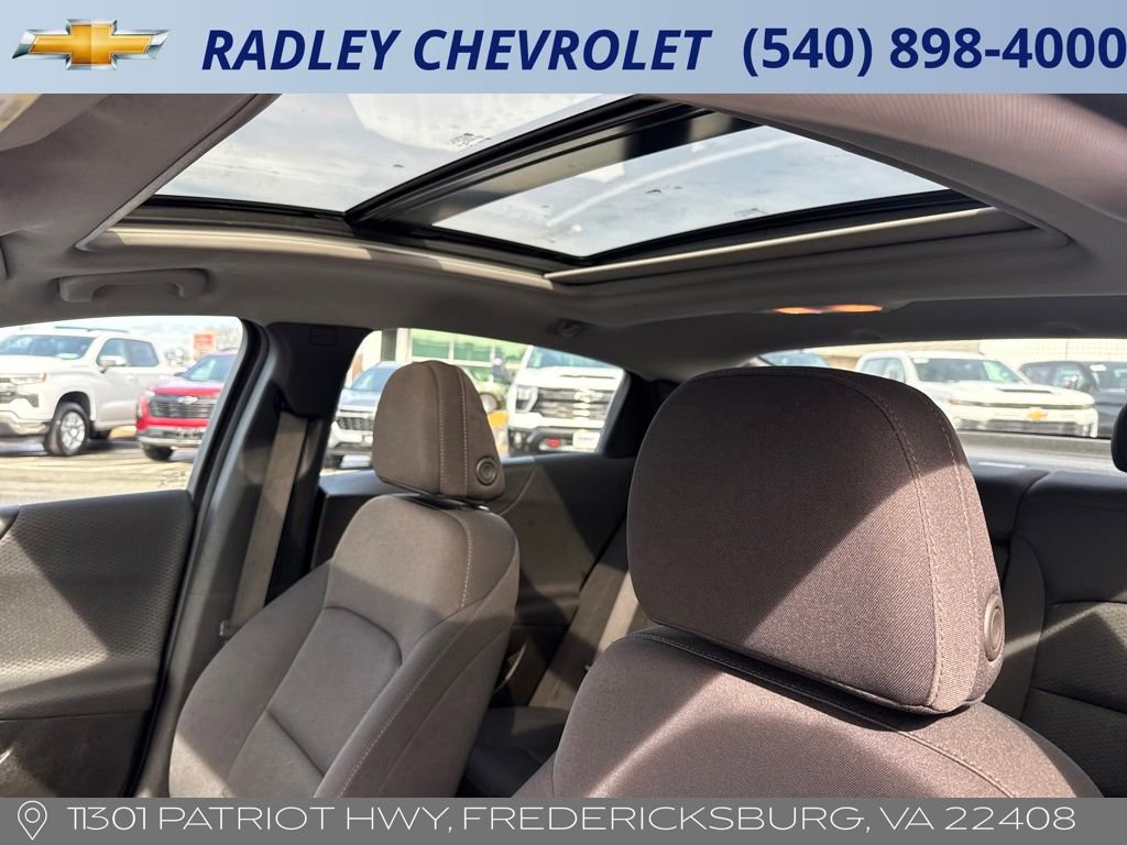 Used 2024 Chevrolet Malibu LT image 2