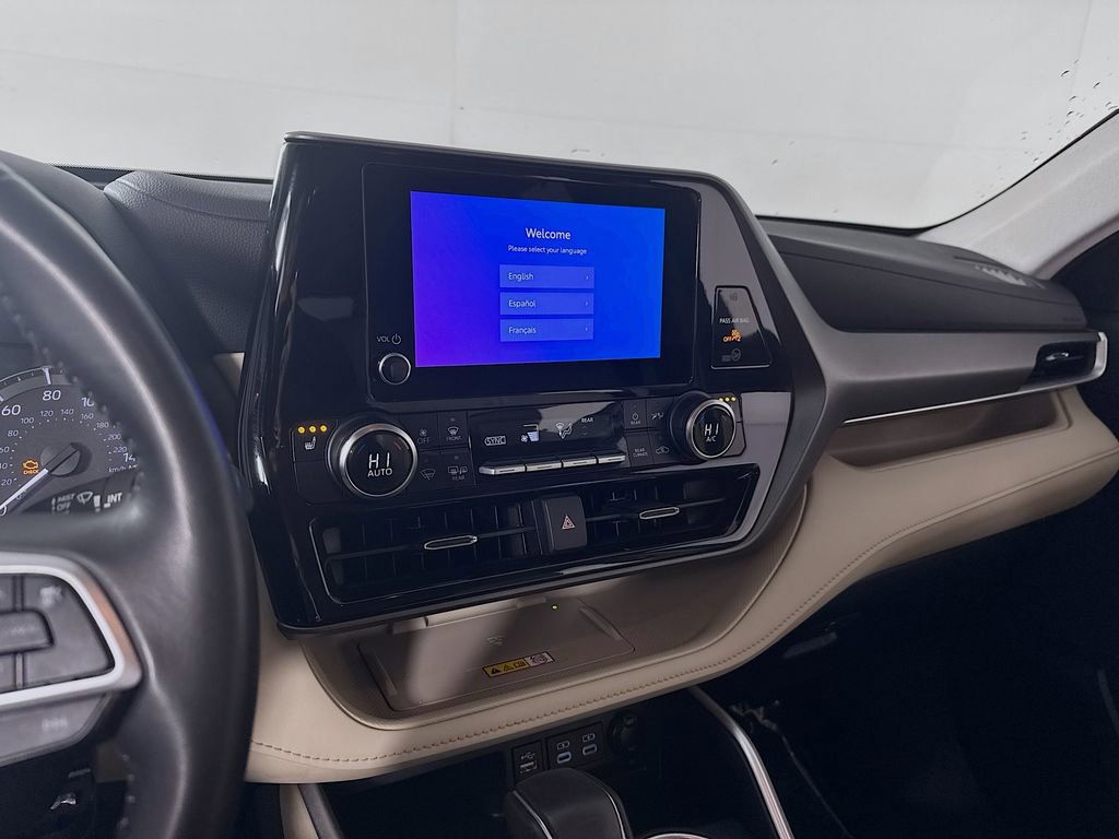 Certified 2024 Toyota Highlander XLE image 17