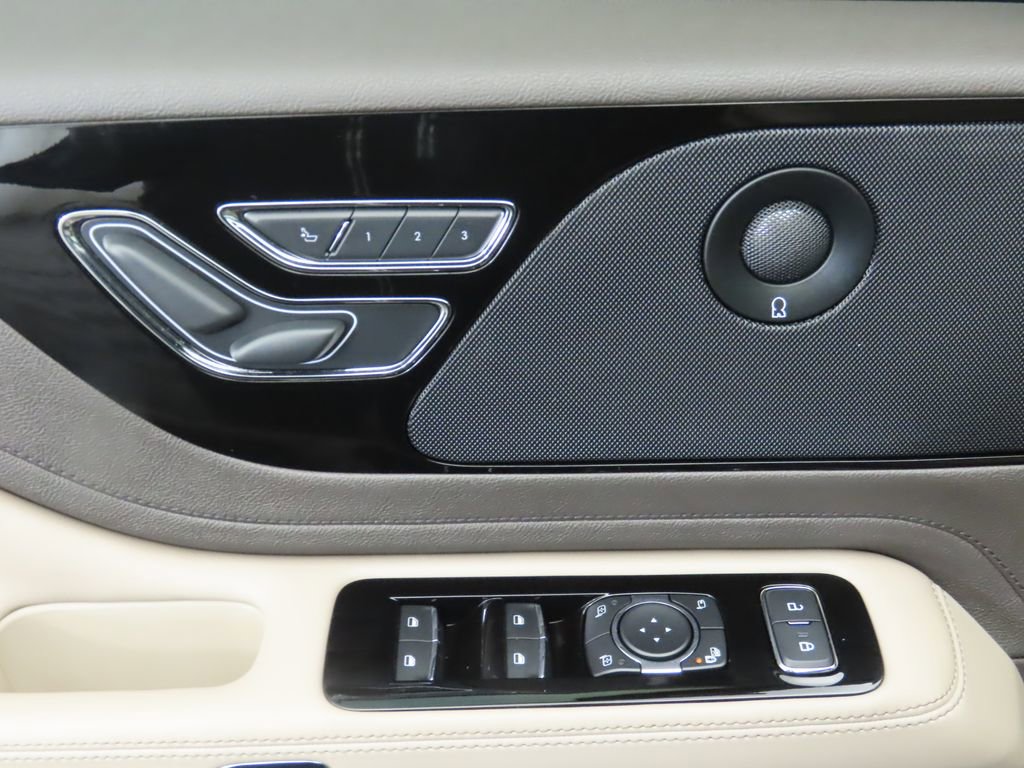 Used 2022 Lincoln Aviator Reserve w/ Equipment Group 201A image 24