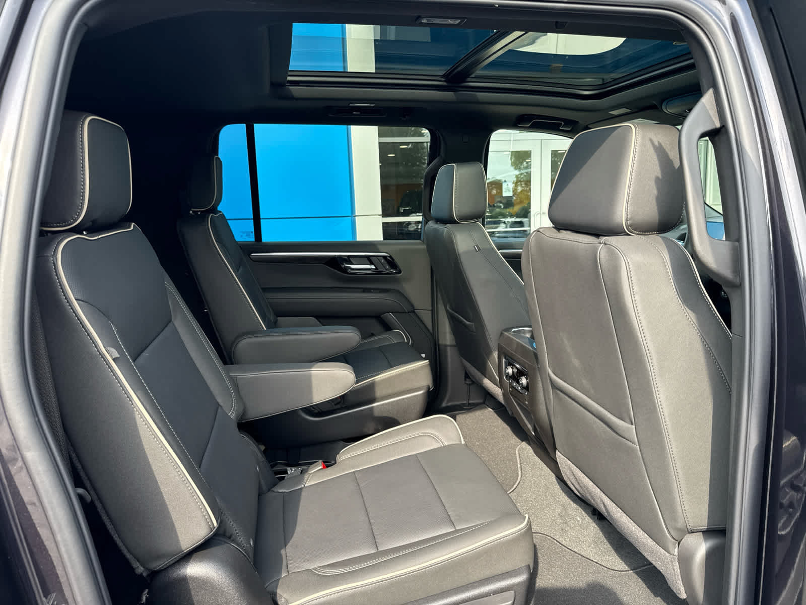 New 2026 Chevrolet Suburban Premier w/ Sun And Tow Package AWD/4WD image 5