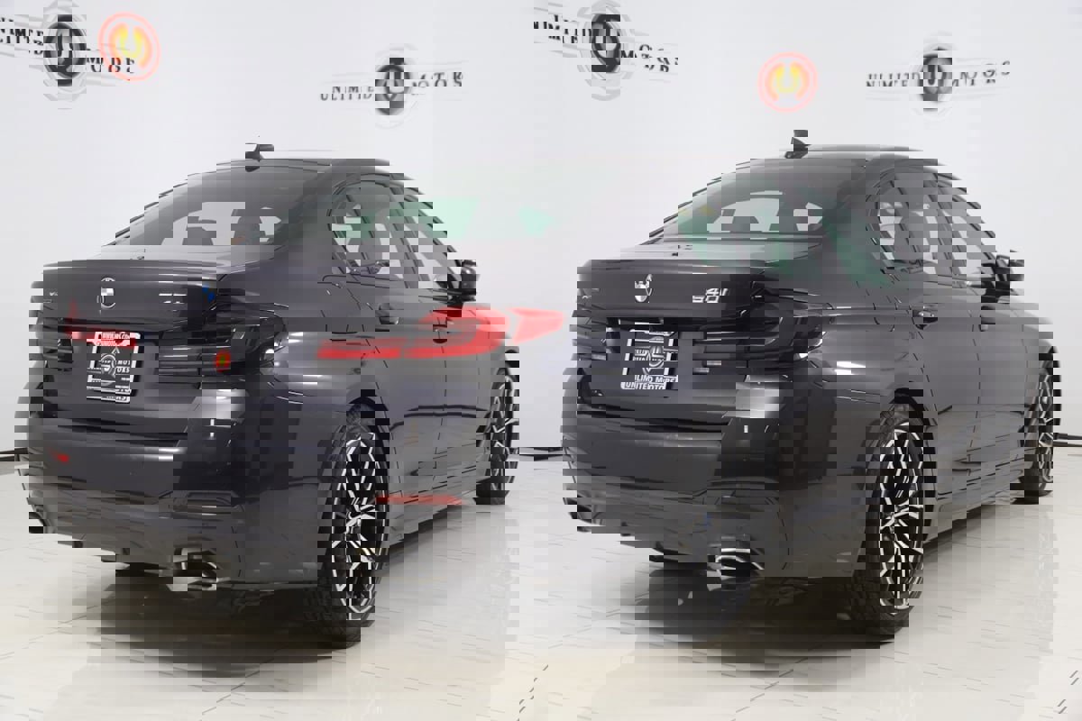 Used 2023 BMW 540i xDrive w/ M Sport Package image 3