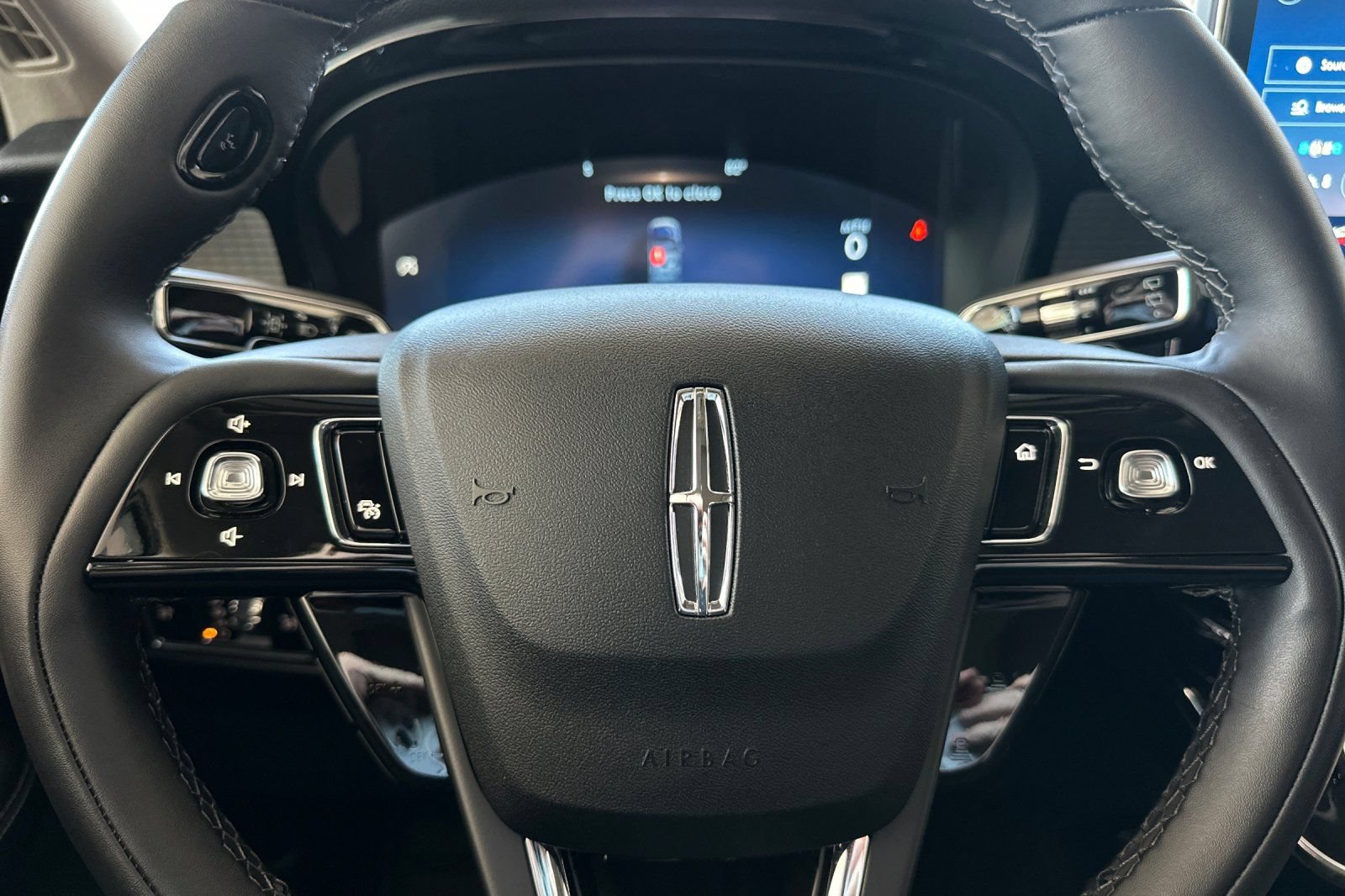 Certified 2025 Lincoln Corsair AWD w/ Equipment Group 101A image 23