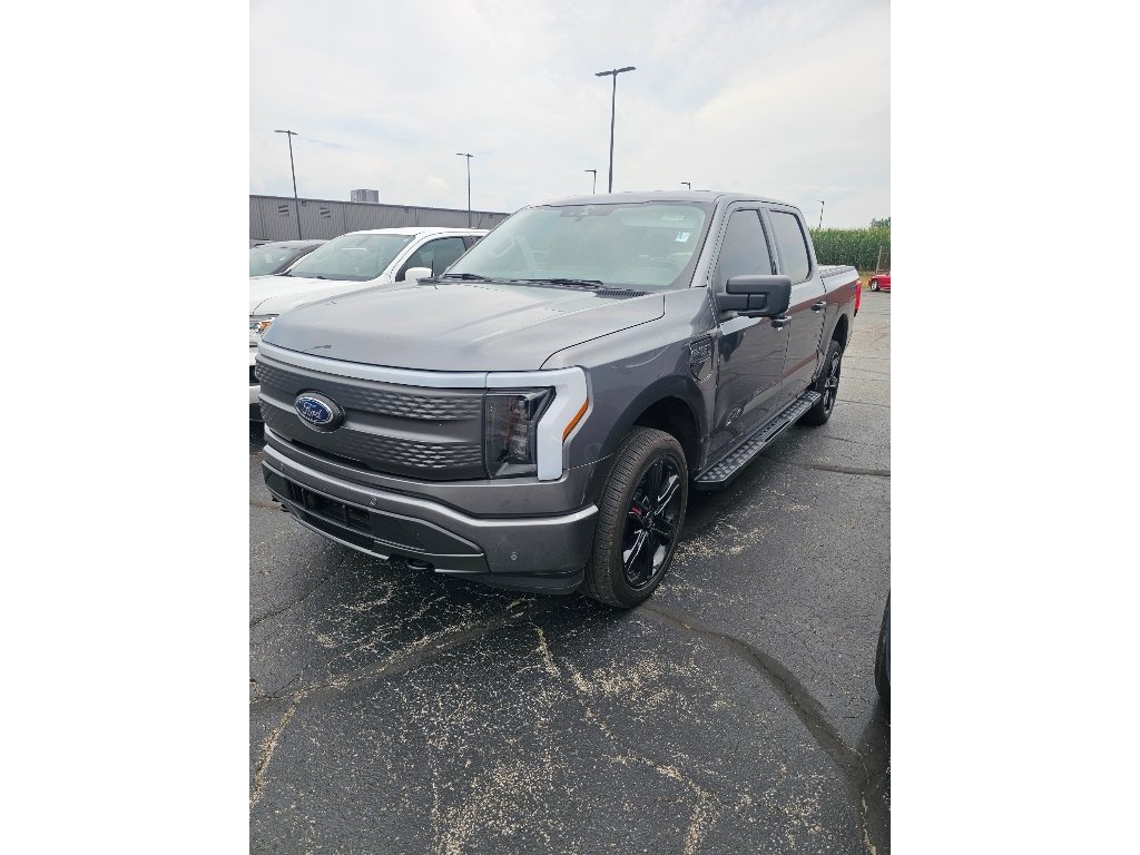 Used 2022 Ford F150 Lightning XLT AWD/4WD image 4