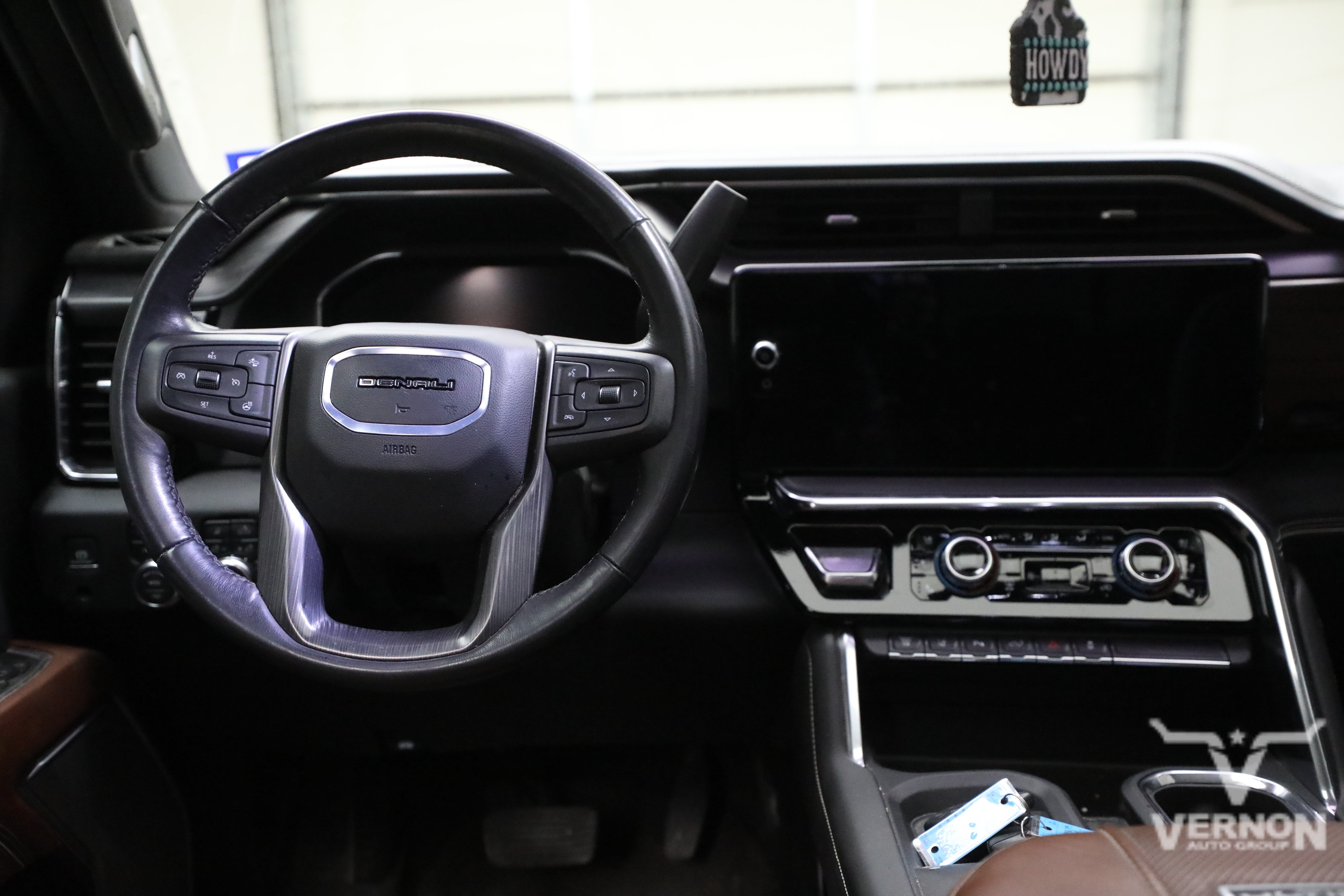 Used 2024 GMC Sierra 3500 Denali Ultimate AWD/4WD image 8