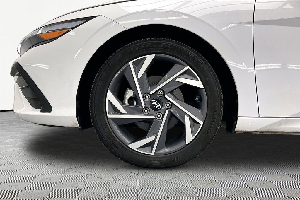Used 2025 Hyundai Elantra Sport FWD image 9