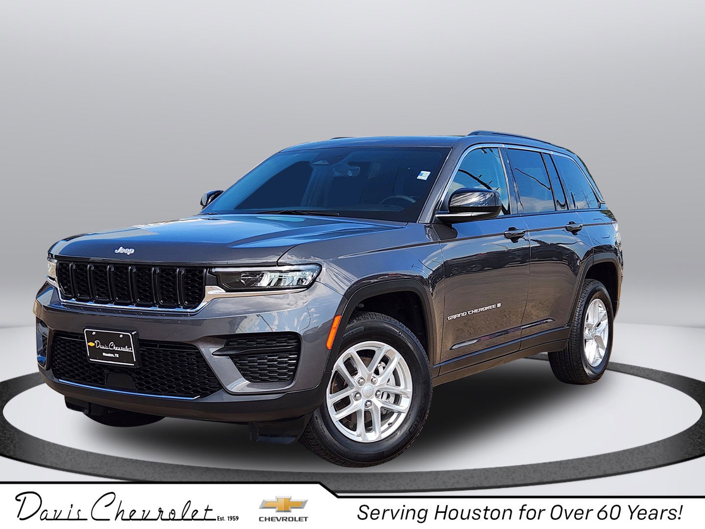 Used 2025 Jeep Grand Cherokee Laredo X image 1