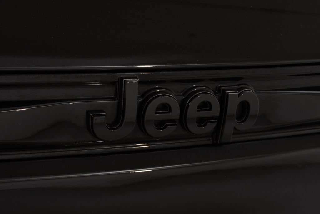 Used 2023 Jeep Grand Cherokee Altitude AWD/4WD image 21